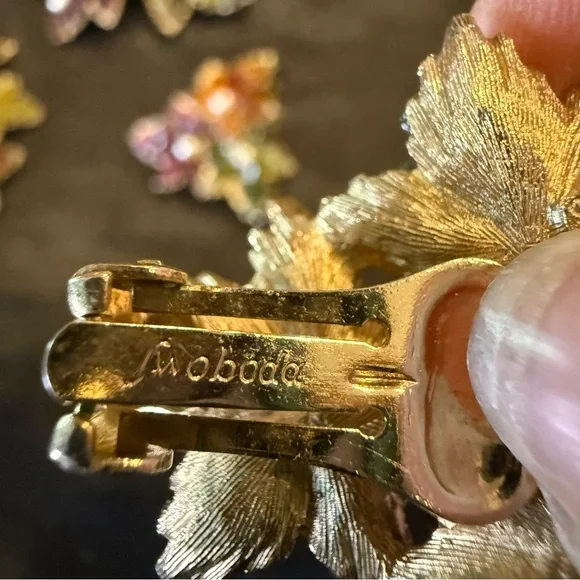 Swoboda Vintage Leaf Necklace Set - Picture 5 of 6